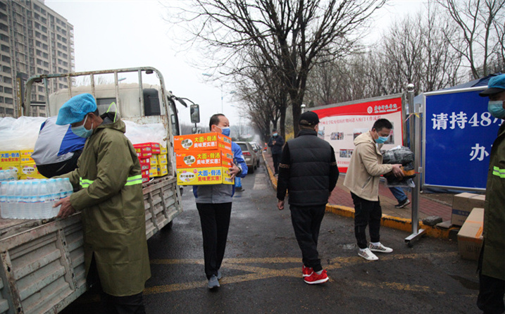 2月25日，山東金格瑞機械有限公司派代表來到齊魯師范學院捐贈防疫物資，保障校園防疫物品備足備齊，助力學校的疫情防控工作。